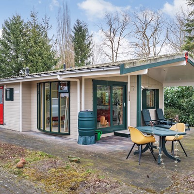 Te koop: mooi gelegen recreatiebungalow.